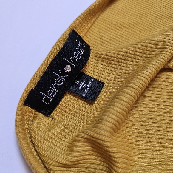 Derek Heart mustard yellow ribbed stretch knit short sleeve crop top size S US - Picture 4 of 4